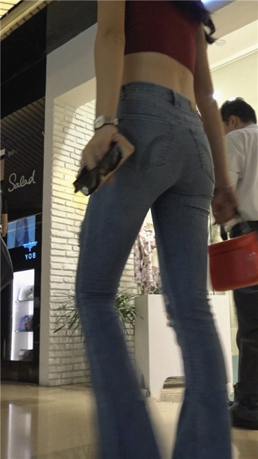 4K超清！极品喇叭紧牛路脐长发大美女[MP4/4GB]