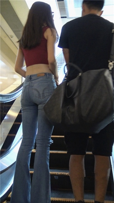 4K超清！极品喇叭紧牛路脐长发大美女[MP4/4GB]