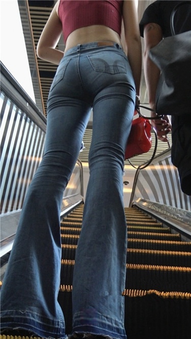 4K超清！极品喇叭紧牛路脐长发大美女[MP4/4GB]