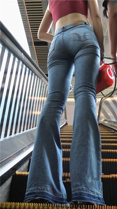 4K超清！极品喇叭紧牛路脐长发大美女[MP4/4GB]