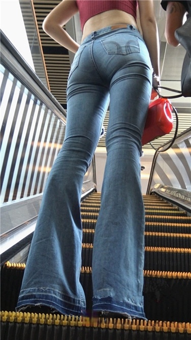 4K超清！极品喇叭紧牛路脐长发大美女[MP4/4GB]