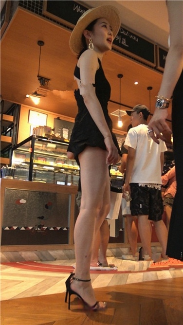 4K超清视频！性感高跟美女玉腿，笔直修长，**你的心脏