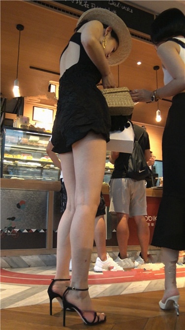 4K超清视频！性感高跟美女玉腿，笔直修长，**你的心脏