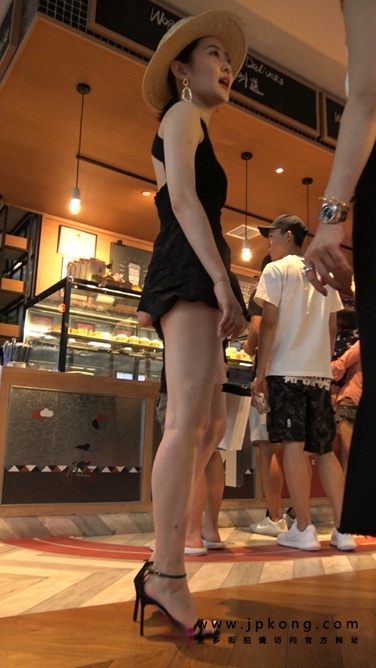 4K超清视频！性感高跟美女玉腿，笔直修长，**你的心脏