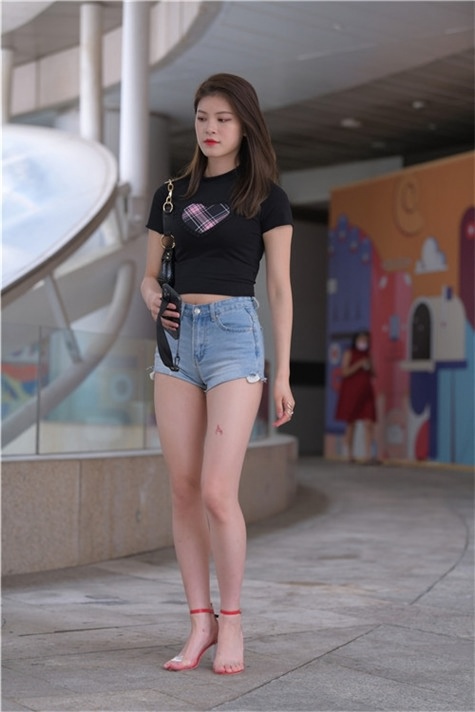 （套图）热裤美腿美女 (345P)[7.37G/JPG]