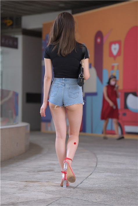 （套图）热裤美腿美女 (345P)[7.37G/JPG]