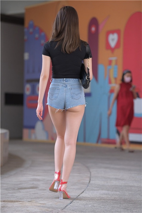 （套图）热裤美腿美女 (345P)[7.37G/JPG]