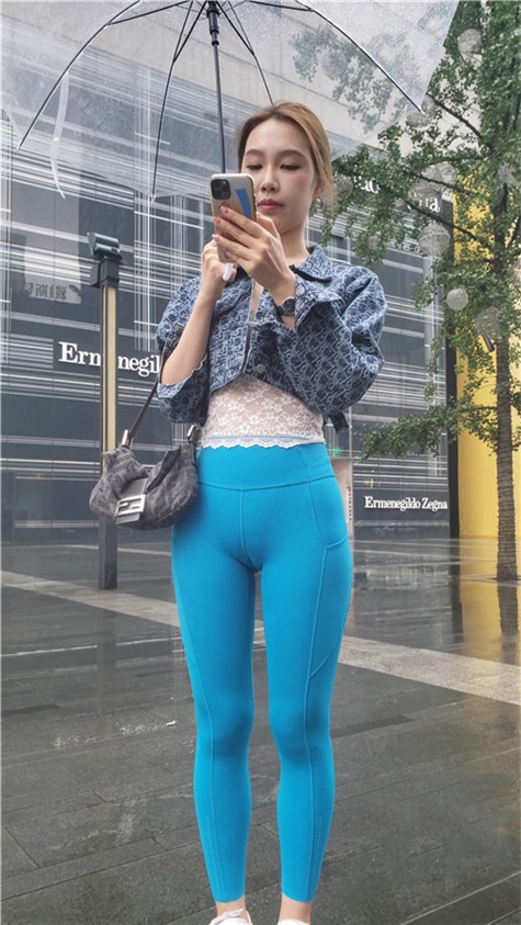 （视频）心爱的蓝色瑜伽裤女孩 [13.28G/MP4]