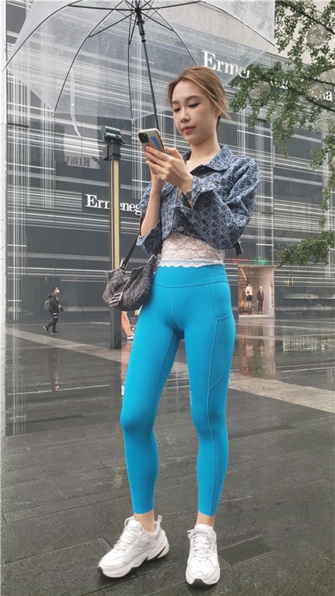 （视频）心爱的蓝色瑜伽裤女孩 [13.28G/MP4]