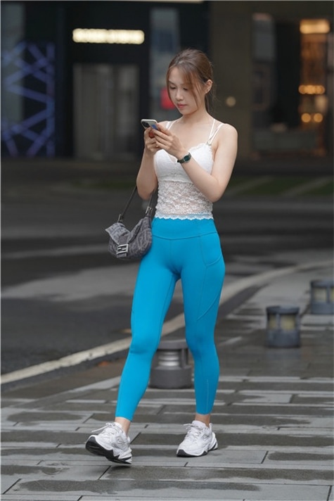 （套图二）心爱的蓝色瑜伽裤女孩 (727P)[10G/JPG]