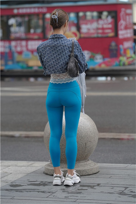 （套图二）心爱的蓝色瑜伽裤女孩 (727P)[10G/JPG]