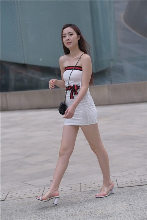 （套图一）抹胸白裙 (400P)[8.6G/JPG]