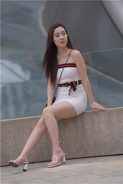 （套图一）抹胸白裙 (400P)[8.6G/JPG]