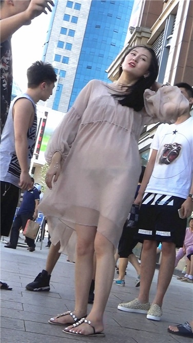 超xinggan透明长纱裙美女~内内清晰可见[MP4/298MB]