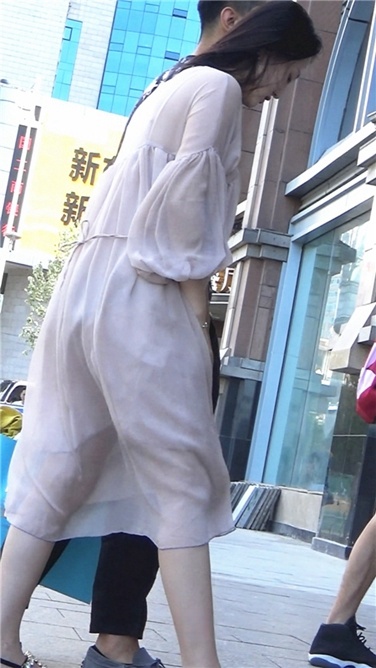 超xinggan透明长纱裙美女~内内清晰可见[MP4/298MB]