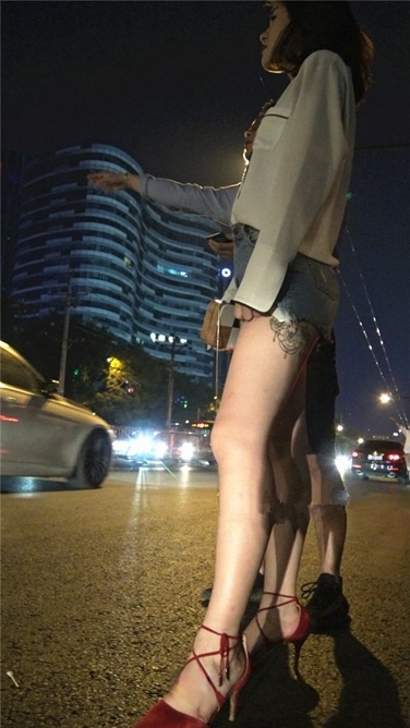 4K超清视频！斑斓夜色中的红色高跟鞋[MP4/1.2GB]