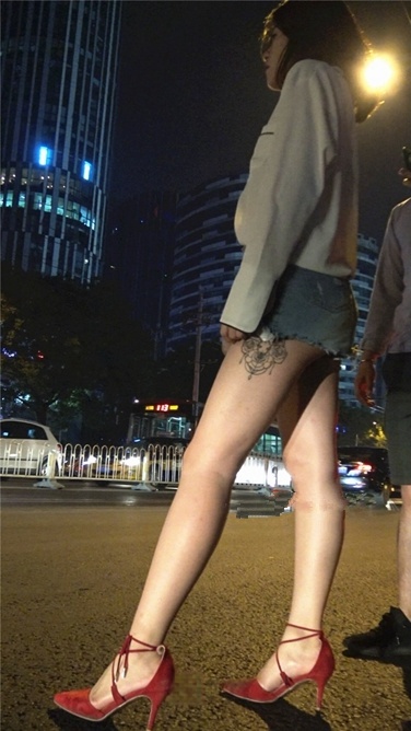 4K超清视频！斑斓夜色中的红色高跟鞋[MP4/1.2GB]