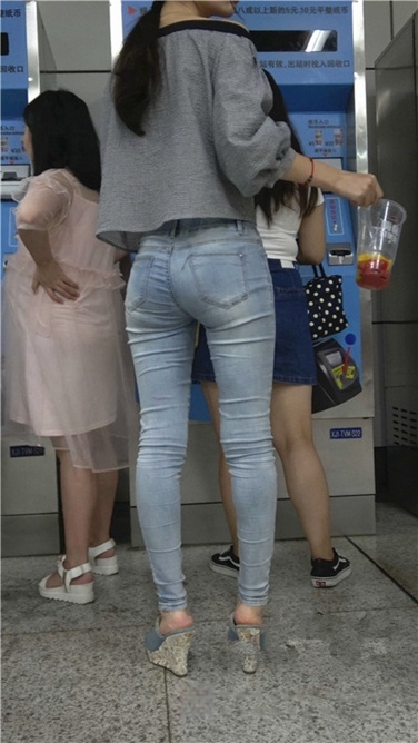 4K高清视频！清秀的极品高跟紧牛宽臀美女[MP4/2GB]