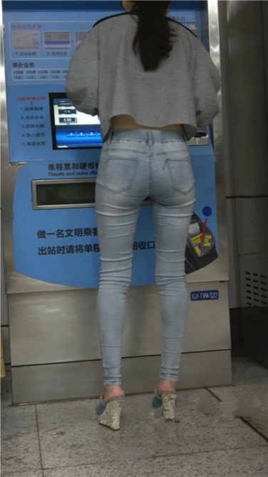 4K高清视频！清秀的极品高跟紧牛宽臀美女[MP4/2GB]