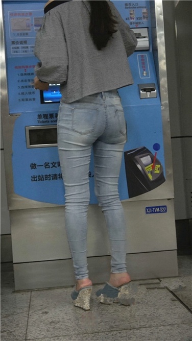 4K高清视频！清秀的极品高跟紧牛宽臀美女[MP4/2GB]