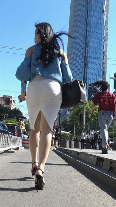 4K超清视频！超长大片-性感开叉白色包屯裙熟女OL[MP4/4GB]