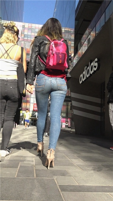 4K超清视频！极品高跟紧牛大翘臀长发美眉[MP4/2GB]