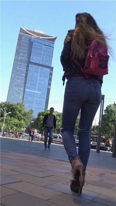 4K超清视频！极品高跟紧牛大翘臀长发美眉[MP4/2GB]