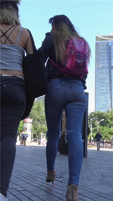 4K超清视频！极品高跟紧牛大翘臀长发美眉[MP4/2GB]