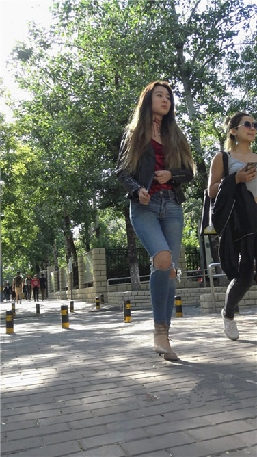 4K超清视频！极品高跟紧牛大翘臀长发美眉[MP4/2GB]