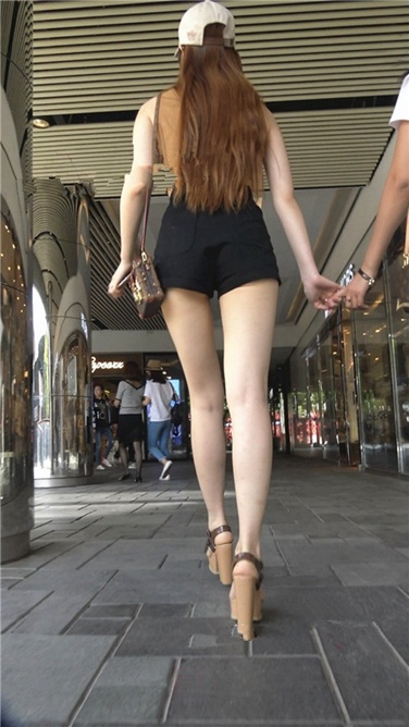 4K超清视频！极品高跟黑热裤大长腿美女！[MP4/2GB]