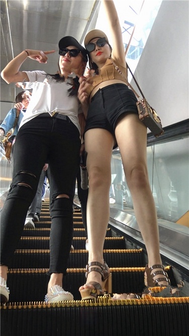 4K超清视频！极品高跟黑热裤大长腿美女！[MP4/2GB]