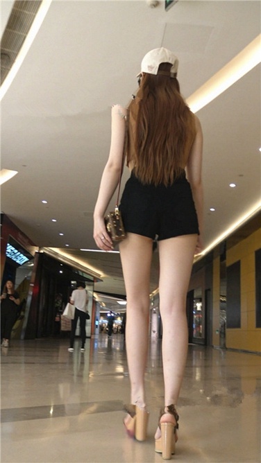 4K超清视频！极品高跟黑热裤大长腿美女！[MP4/2GB]