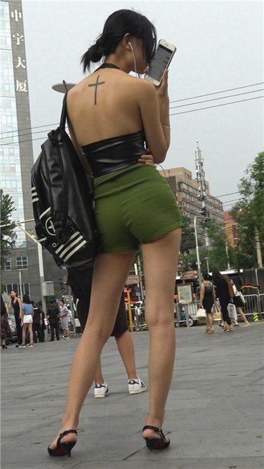 4K超清！阴雨蒙蒙中两个极品MT美女[MP4/1GB]