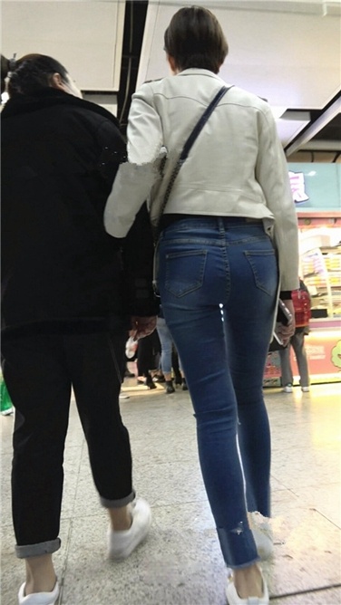 4K高清视频！修长美腿美屯紧牛美女[MP4/1.23G]