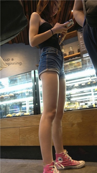 4K超清视频！超极品美腿小翘屯美眉第二季[MP4/780MB]