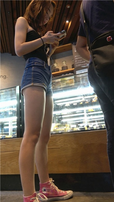 4K超清视频！超极品美腿小翘屯美眉第二季[MP4/780MB]