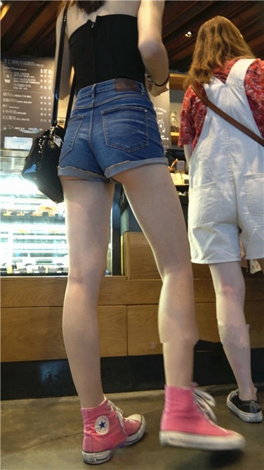 4K超清视频！超极品美腿小翘屯美眉第二季[MP4/780MB]