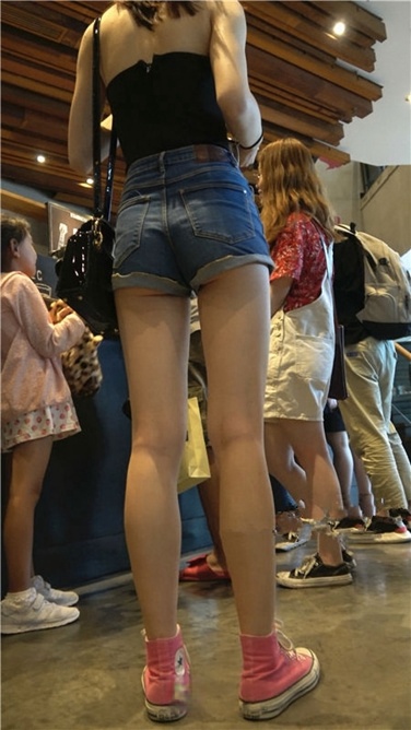 4K超清视频！超极品美腿小翘屯美眉第二季[MP4/780MB]