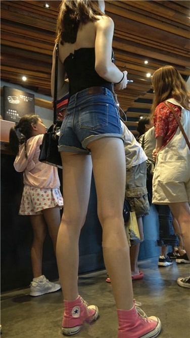 4K超清视频！超极品美腿小翘屯美眉第二季[MP4/780MB]