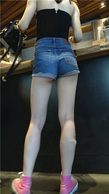 4K超清视频！超极品美腿小翘屯美眉第二季[MP4/780MB]