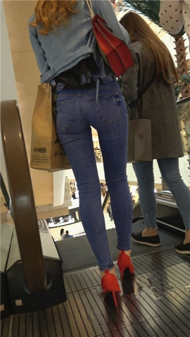 4K高清视频！极品风sao红高跟紧牛大美女第一季[MP4/1.3GB]