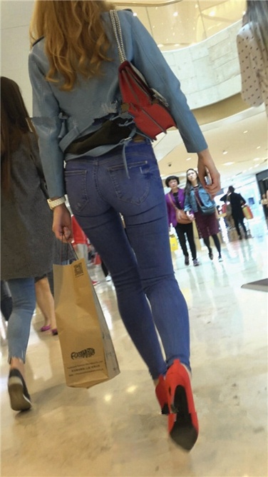 4K高清视频！极品风sao红高跟紧牛大美女第一季[MP4/1.3GB]