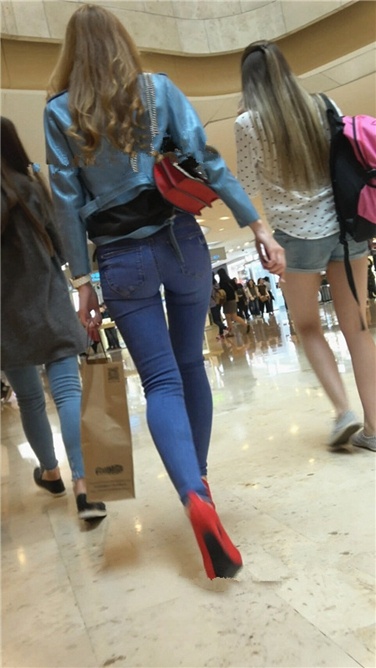 4K高清视频！极品风sao红高跟紧牛大美女第一季[MP4/1.3GB]