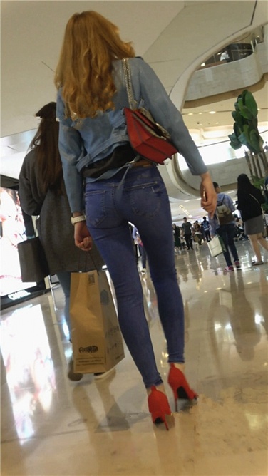 4K高清视频！极品风sao红高跟紧牛大美女第一季[MP4/1.3GB]