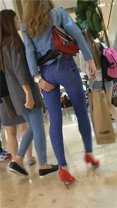 4K高清视频！极品风sao红高跟紧牛大美女第一季[MP4/1.3GB]