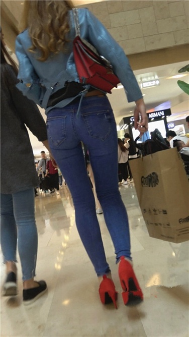 4K高清视频！极品风sao红高跟紧牛大美女第一季[MP4/1.3GB]