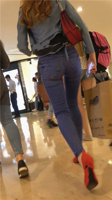 4K高清视频！极品风sao红高跟紧牛大美女第一季[MP4/1.3GB]