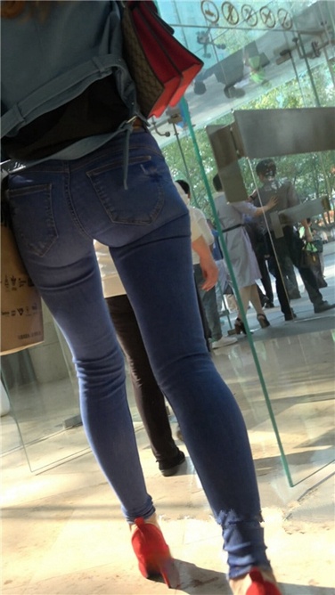 4K高清视频！极品风sao红高跟紧牛大美女第二季[MP4/1GB]