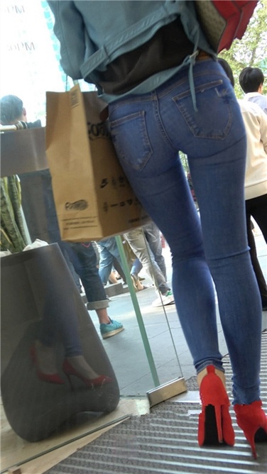 4K高清视频！极品风sao红高跟紧牛大美女第二季[MP4/1GB]