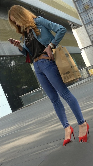 4K高清视频！极品风sao红高跟紧牛大美女第二季[MP4/1GB]